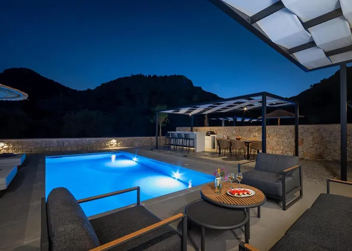 Zen Club Luxury Vilă *